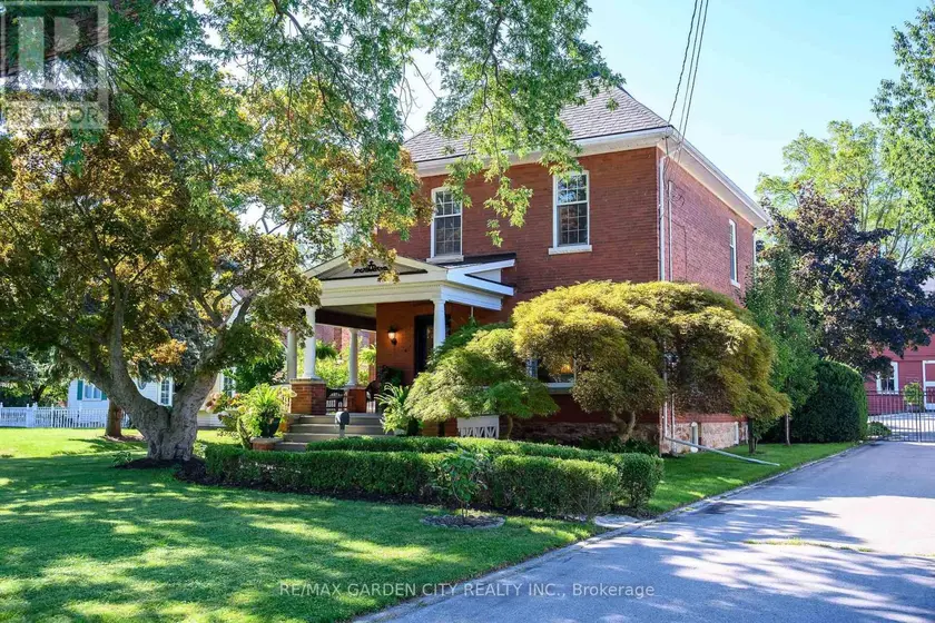 Detached at 126 MAIN STREET E, Grimsby