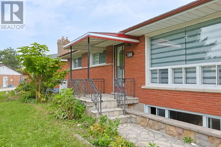 Detached at UPPER - 268 BURLINGTON CRESCENT, London South