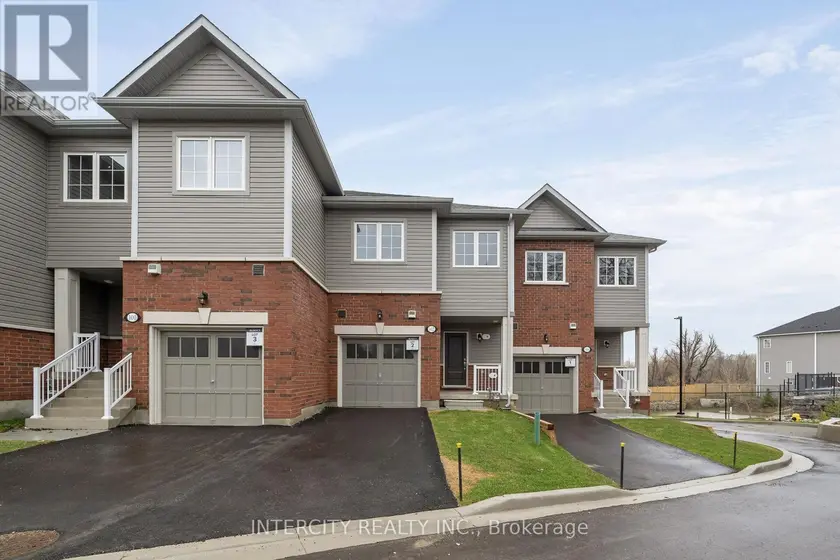 Townhouse at BLK 7 UNIT 2 - 102 WALDEN DRIVE, Shelburne