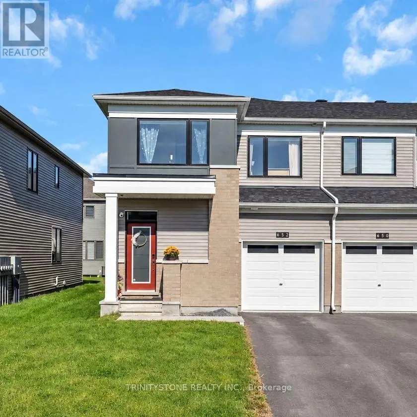 Townhouse at 652 BRONZE COPPER CRESCENT, Ottawa