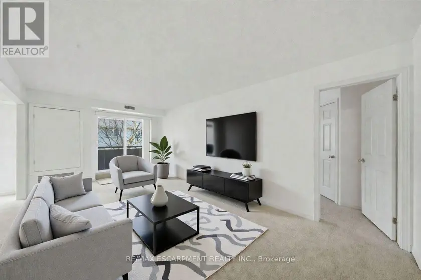 Apartment at 303 - 416 LIMERIDGE ROAD E, Hamilton