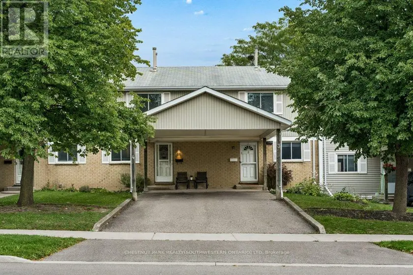 Townhouse at 4 - 255 NORTHLAKE DRIVE, Waterloo