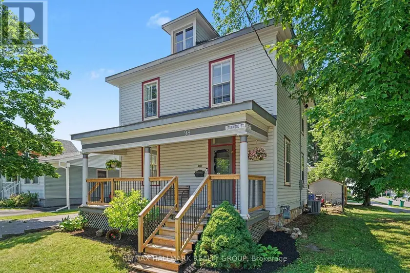 Detached at 98 DRUMMOND STREET E, Perth