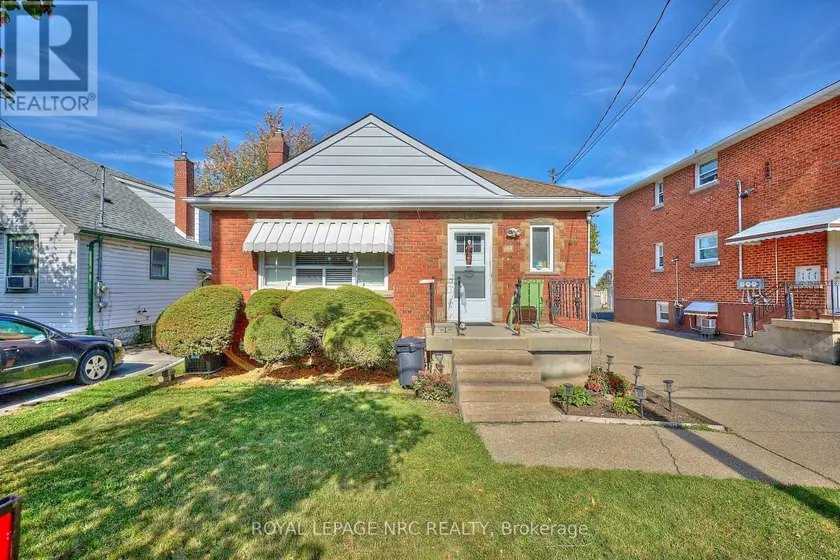 Detached at 102 TOWNLINE RD. WEST ROAD, St. Catharines