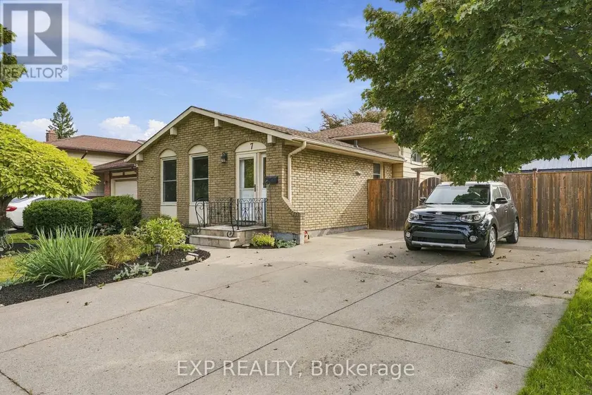 Detached at 7 ROEHAMPTON AVENUE, St. Catharines