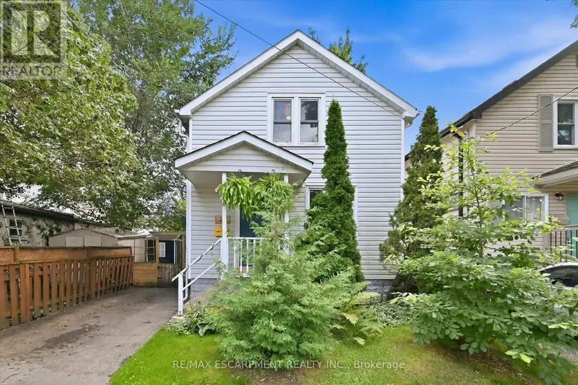 Detached at 174 BEECH STREET, St. Catharines