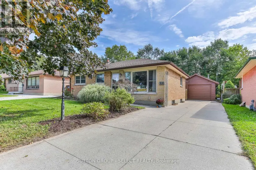 Detached at 221 MANITOULIN DRIVE, London East