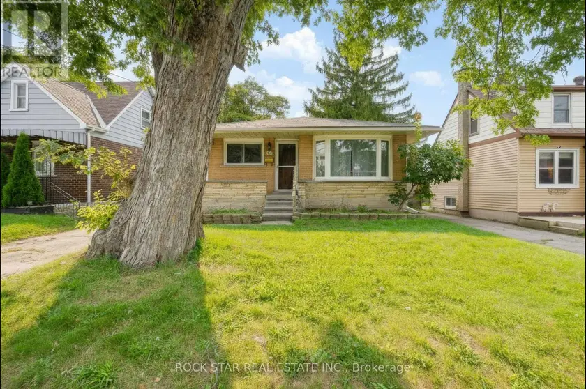 Detached at 82 FRANKLIN STREET N, Kitchener