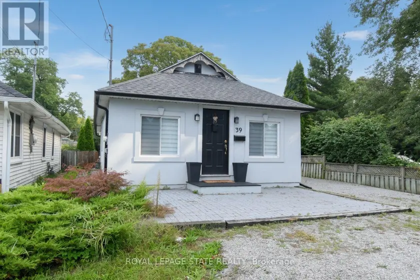 Detached at 10 GRAHAM STREET, St. Catharines