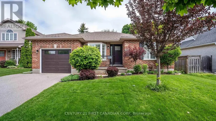 Detached at 839 GUILDWOOD BOULEVARD, London North