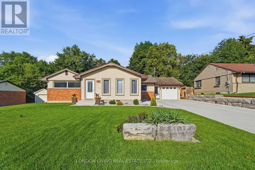 Detached at 470 COOMBS AVENUE, London North