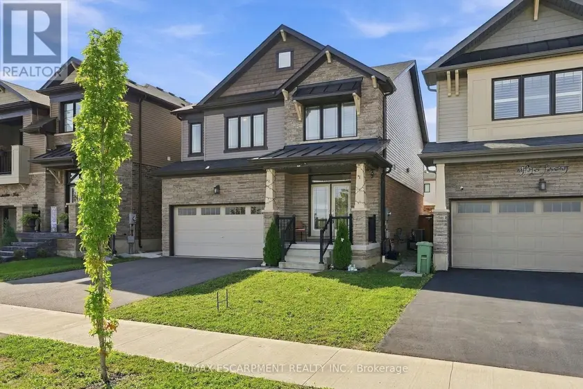 Detached at 35 ROYAL COACHMAN WAY, Hamilton