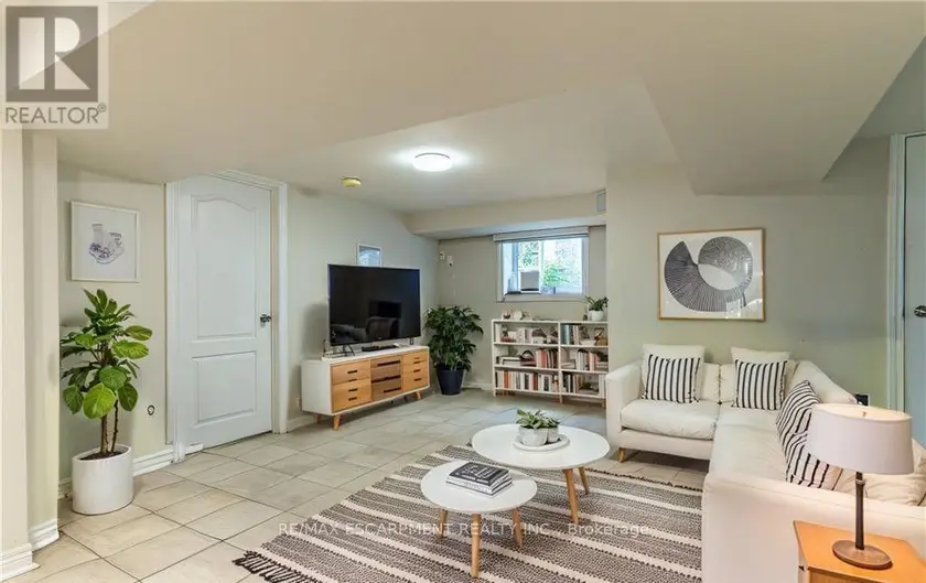 Detached at 2 - 609 MOHAWK ROAD E, Hamilton