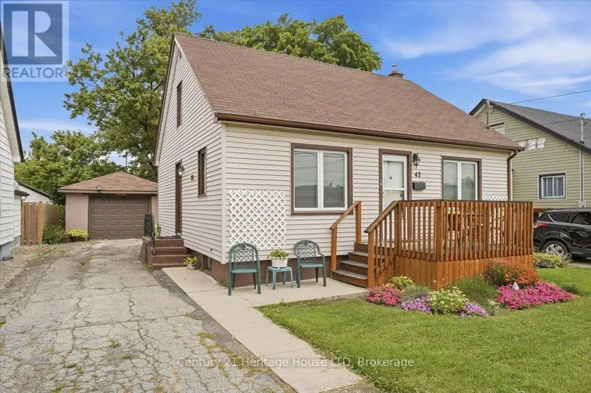 Detached at 42 LINCOLN STREET, Welland