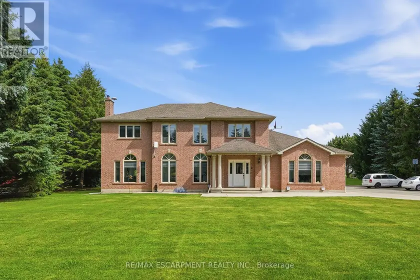 Detached at 2 CURRIE DRIVE, Puslinch