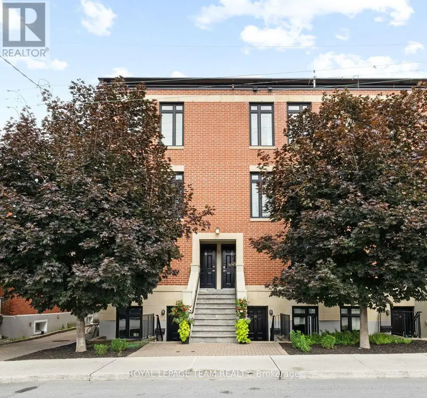 Townhouse at C - 31 SPRINGFIELD ROAD, Ottawa