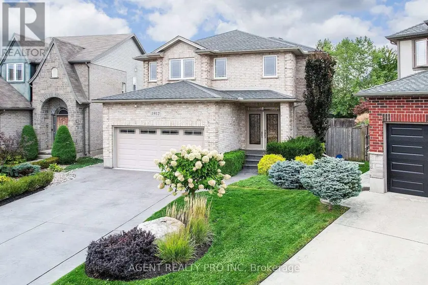 Detached at 1912 JUBILEE DRIVE, London North
