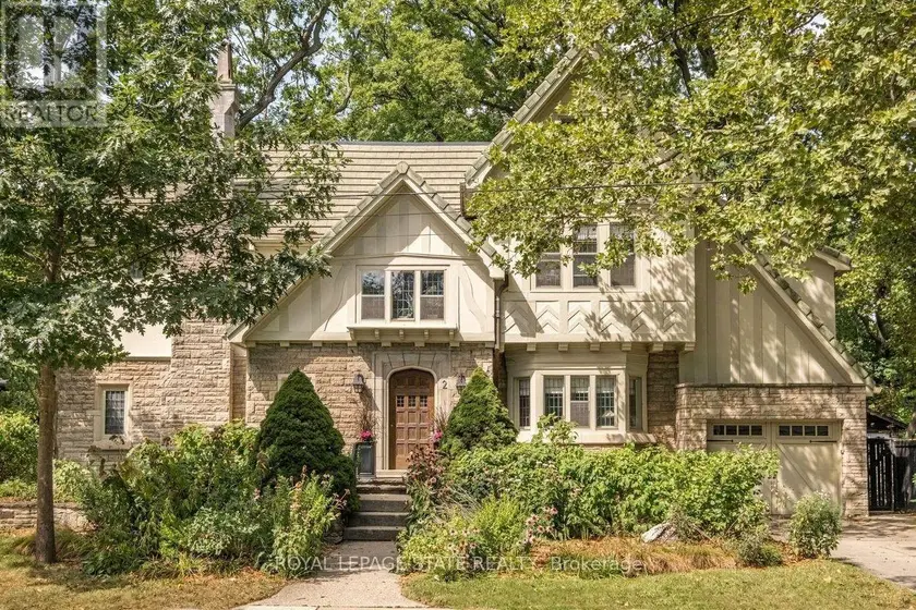 Detached at 2 OAK KNOLL DRIVE, Hamilton
