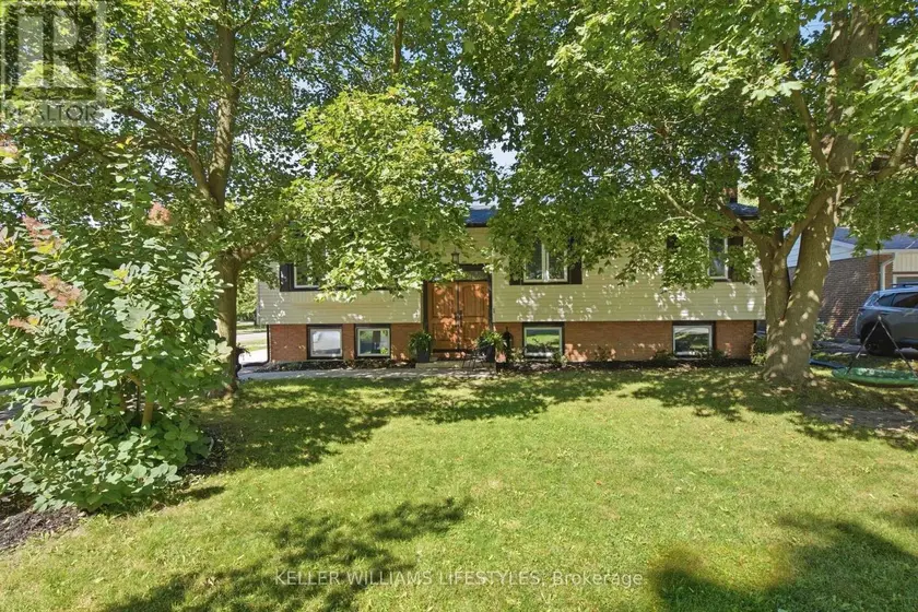Detached at 1 QUEEN ANNE CIRCLE, London North