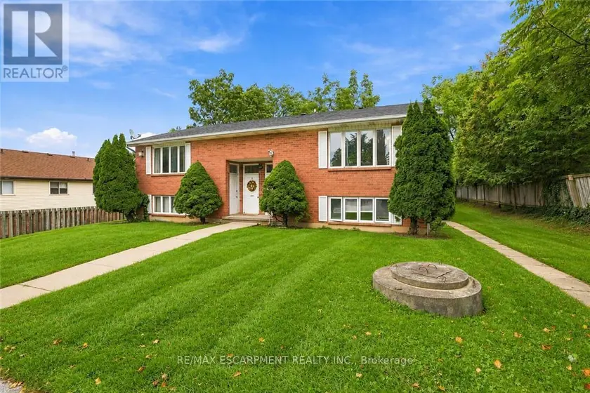Multiplex at 26 RENFREW STREET E, Haldimand