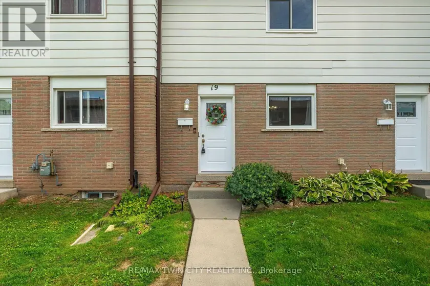 Townhouse at 19 - 379 DARLING STREET, Brantford