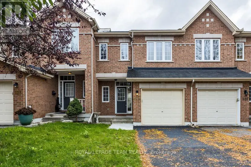 Townhouse at 122 SADDLESMITH CIRCLE, Ottawa