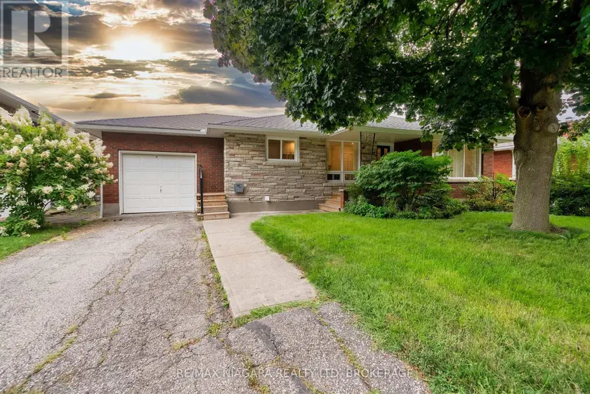 Detached at 15 SPRINGBANK DRIVE, St. Catharines