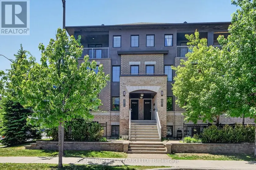 Townhouse at 33 - 701 B SUE HOLLOWAY DRIVE, Ottawa