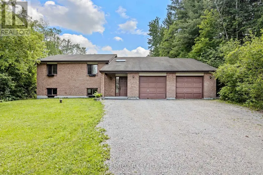 Detached at 1702 CENTURY ROAD, Ottawa
