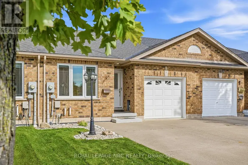 Townhouse at 8 BLUEGRASS CRESCENT, St. Catharines
