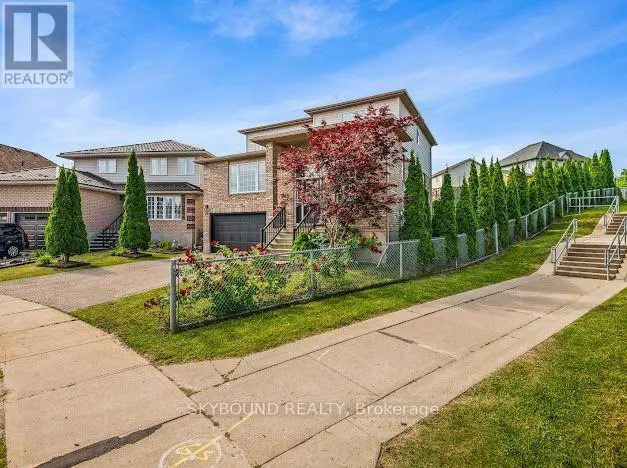Detached at 29 BLUE LACE CRESCENT, Kitchener
