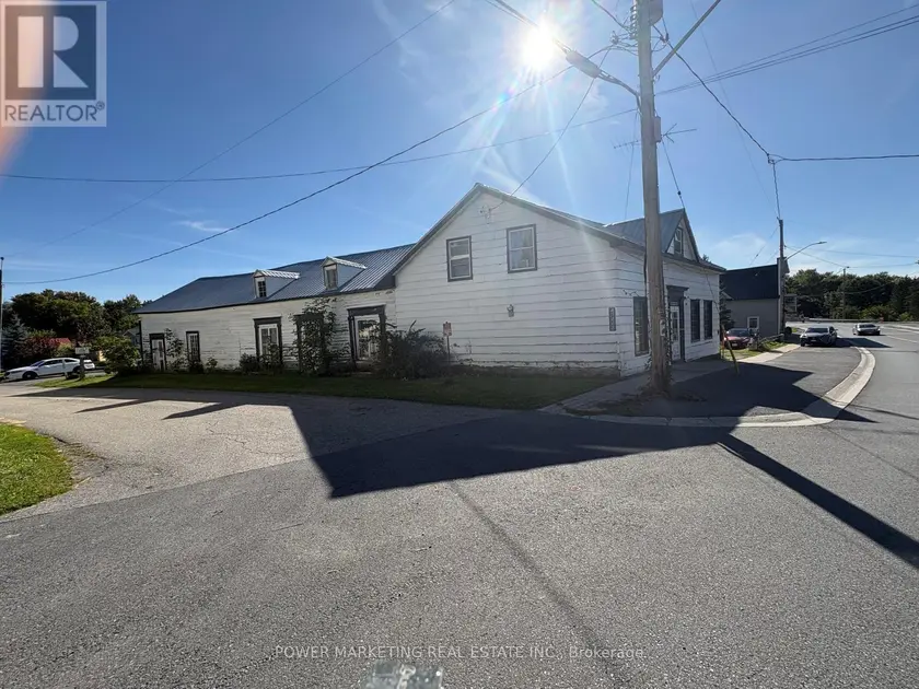 Detached at 18556 DUNDAS STREET, South Glengarry