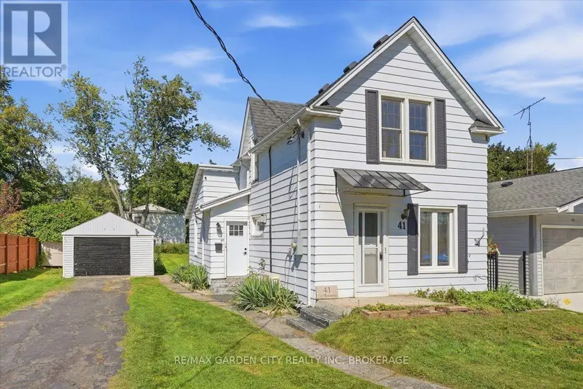 Detached at 41 PORT ROBINSON ROAD, Pelham