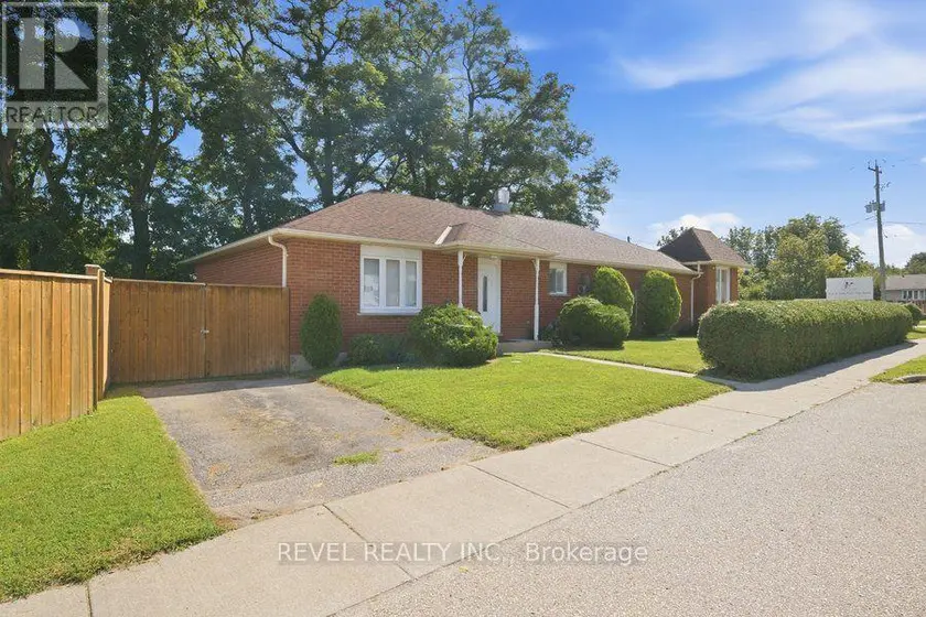 Semi-Detached/Link at B - 286 OAKLAND ROAD, Brant