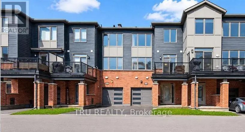 Townhouse at 805 KINIW PRIVATE, Ottawa