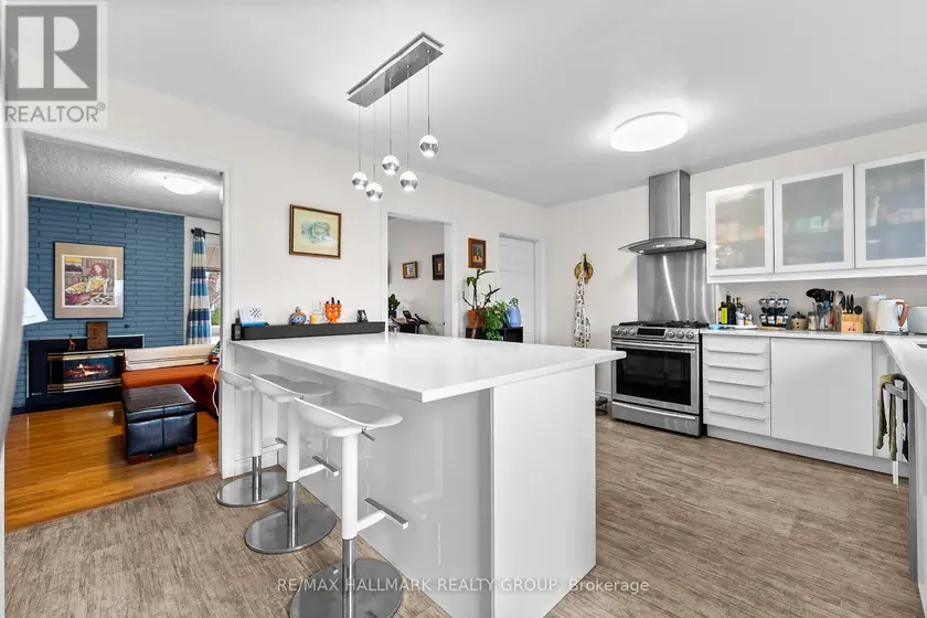 Detached at 1318 AVENUE Q, Ottawa