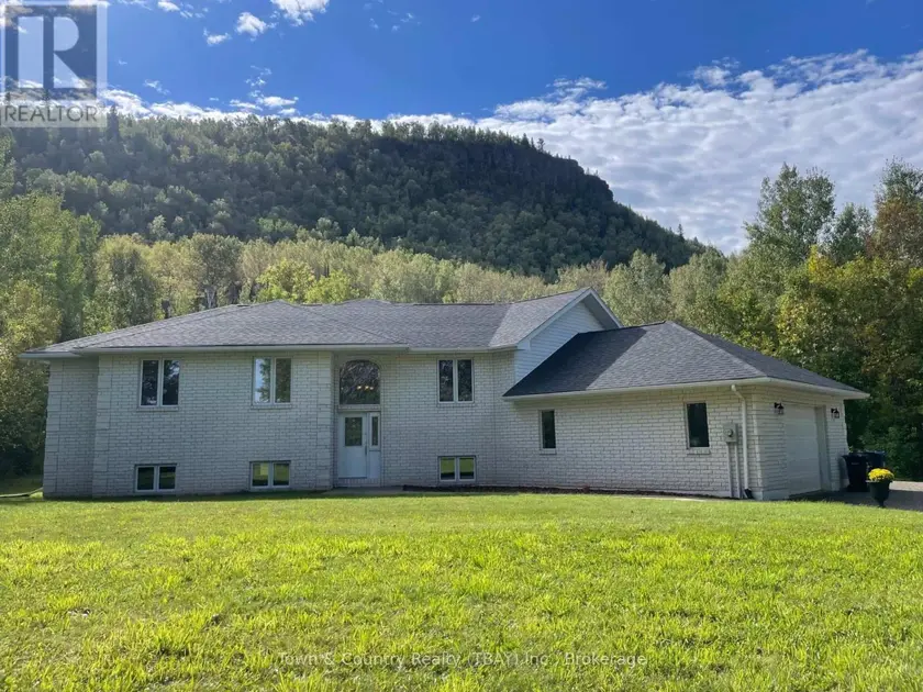 Detached at 1990 LOCH LOMOND ROAD, Thunder Bay