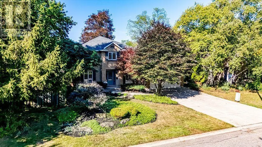 Detached at 6 COTTONWOOD COURT, Hamilton