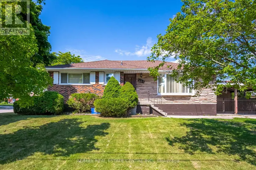 Detached at 524 EAST 16TH STREET, Hamilton