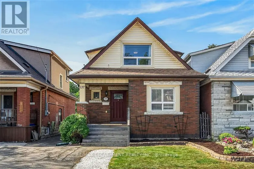 Detached at 137 COPE STREET, Hamilton