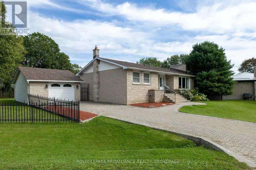 Detached at 424 MAPLE RIDGE DRIVE, Kingston