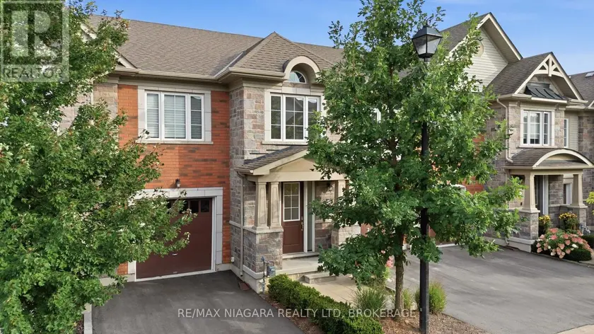 Townhouse at 12 GEORGE MANOR, Niagara-on-the-Lake