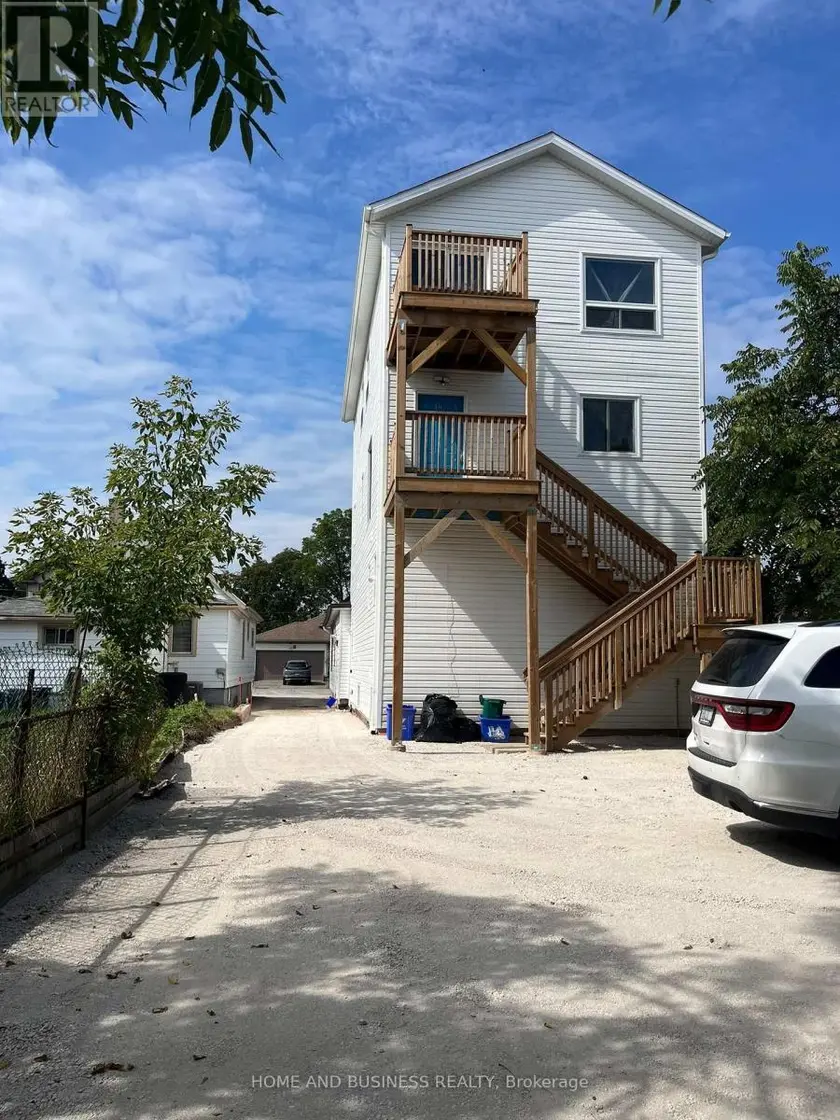 Detached at 3 - 2 PATRICIA STREET, Thorold