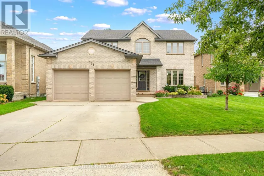 Detached at 121 TANOAK DRIVE, London North