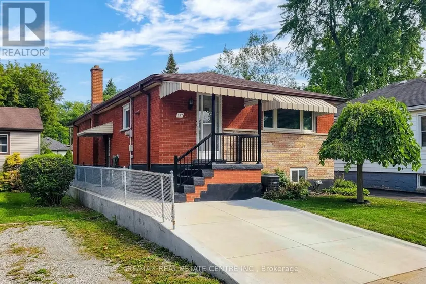 Detached at 137 EAST 16TH STREET, Hamilton