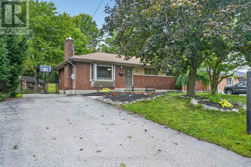 Detached at 919 QUINTON ROAD, London North