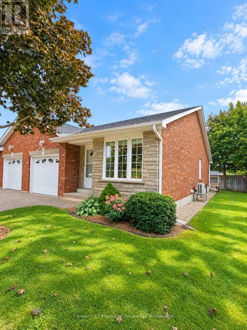 Townhouse at 28 - 928 LORENE STREET, Woodstock