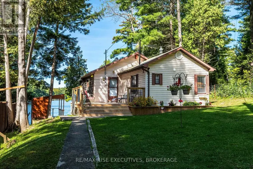 Detached at 1123 WILLYS LANE, Frontenac