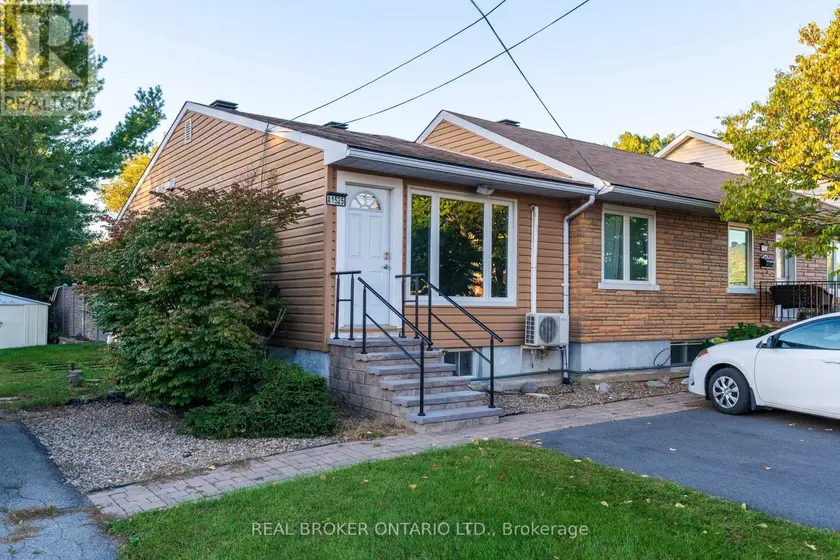 Townhouse at A - 1525 ROSEBELLA AVENUE, Ottawa