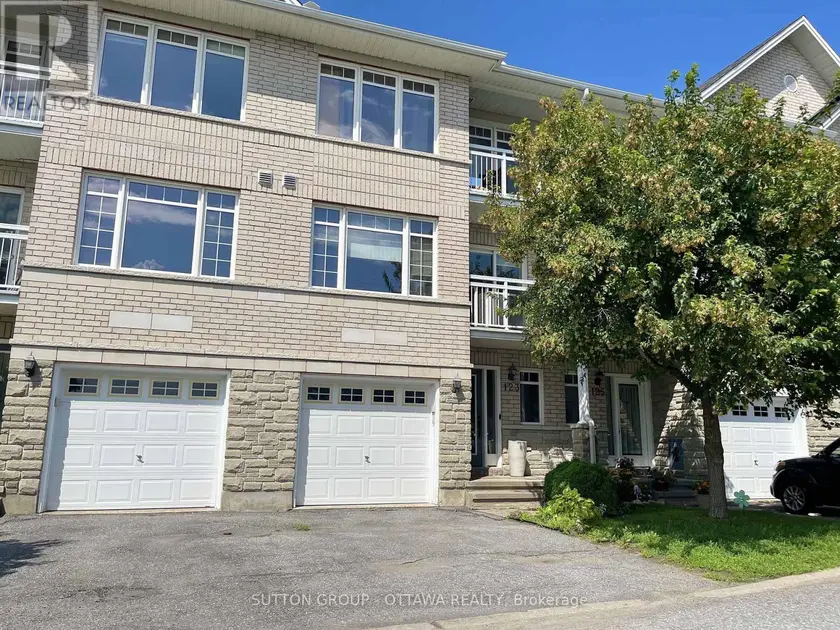 Townhouse at 18 - 123 CORINTH PRIVATE, Ottawa